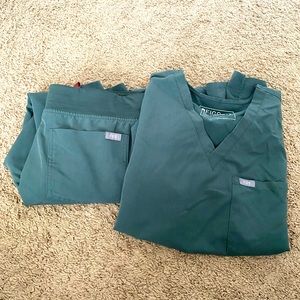 Medium Figs Scrub Set